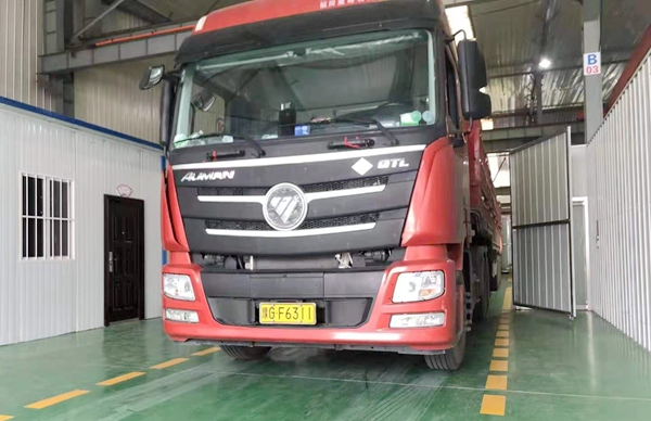 5月，河南新印禮品箱自動穿提扣機(jī)持續(xù)發(fā)貨中